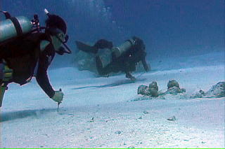 ナイフを使って前進